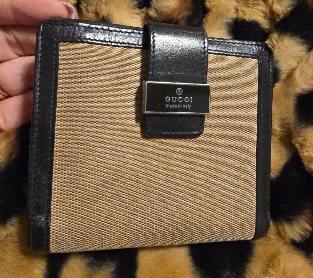 Gucci Beige Canvas with Black Leather Trim Card Holder - Picture 10 of 12